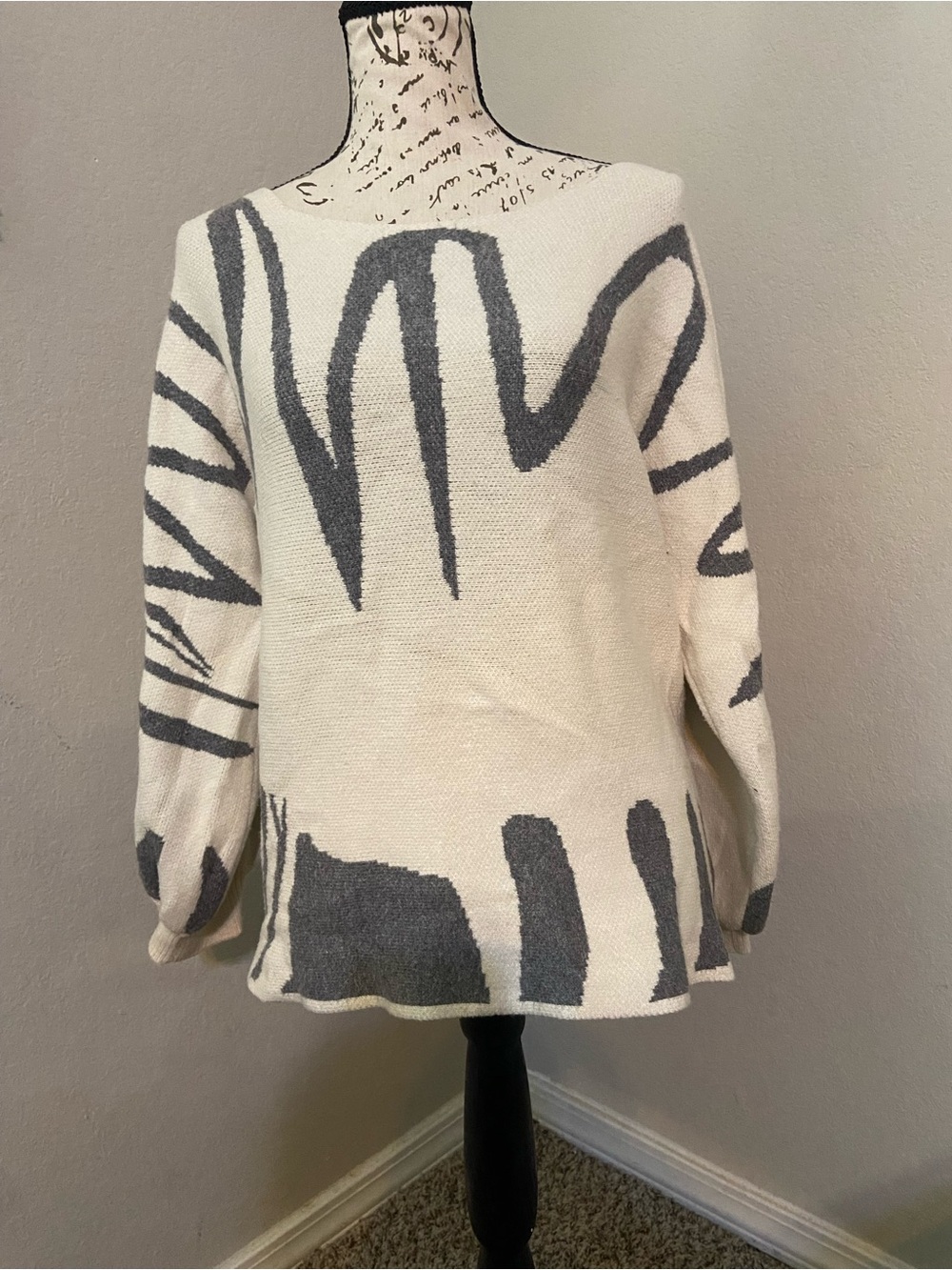 Cream and Gray Abstract Pattern Women’s Fall Winter Sweater Unbranded